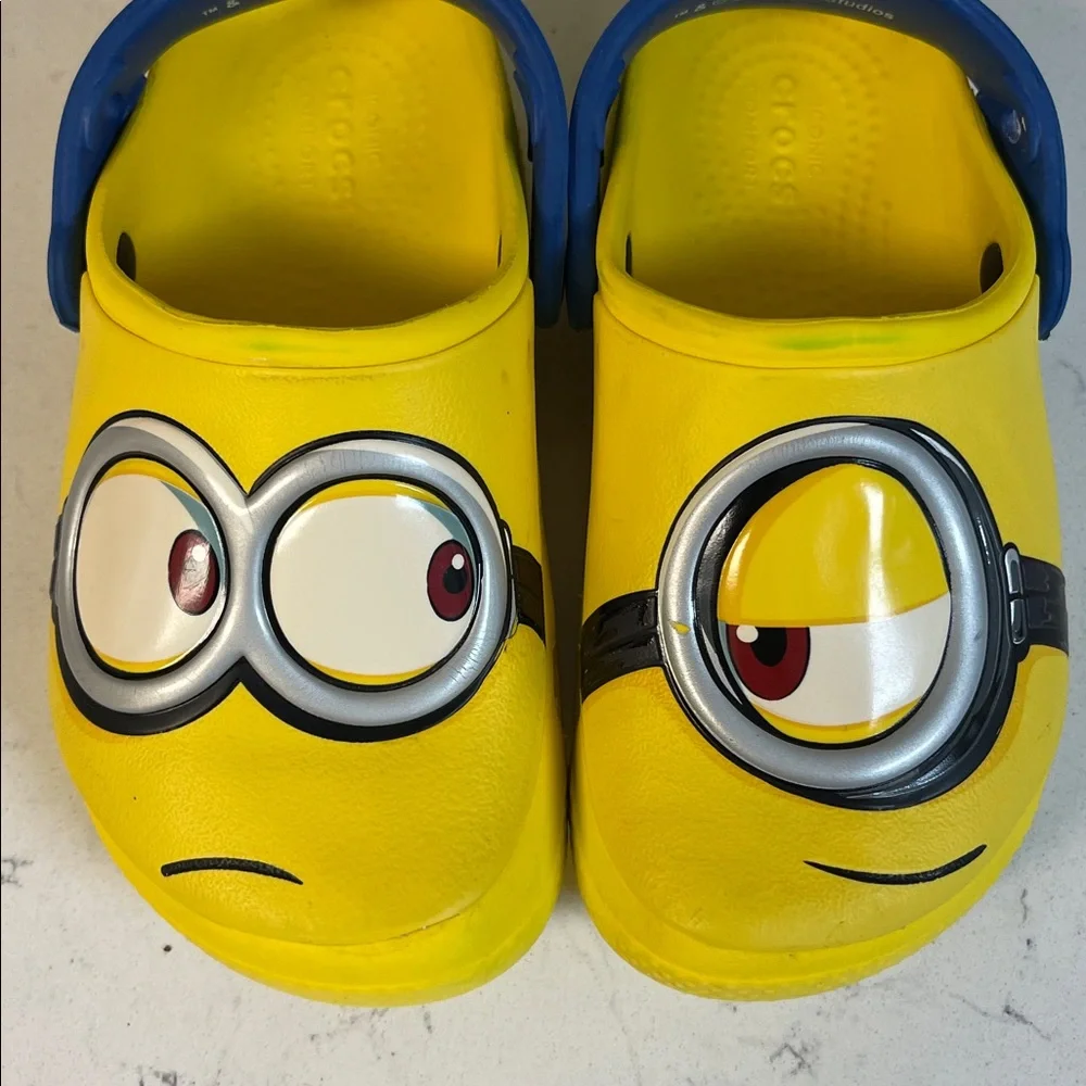 Crocs Fun Lab Minions Yellow Kids Clog Sandals with Blue Strap Size 11 - Picture 16 of 17